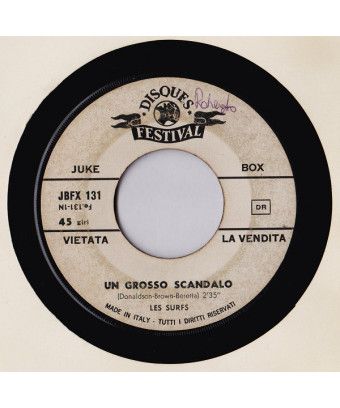 Un Gros Scandale [Les Surfs] - Vinyl 7", 45 RPM, Jukebox [product.brand] 1 - Shop I'm Jukebox 